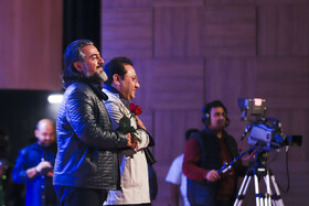 پرواز همای ، خواننده  و پیروز ارجمند، آهنگساز و موسیقی‌شناس درمراسم‌ اختتامیه ششمین جشنواره بین‌المللی «ستاره‌های صحنه» - کرمان