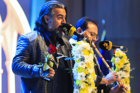 پرواز همای ، خواننده  و پیروز ارجمند، آهنگساز و موسیقی‌شناس درمراسم‌ اختتامیه ششمین جشنواره بین‌المللی «ستاره‌های صحنه» - کرمان