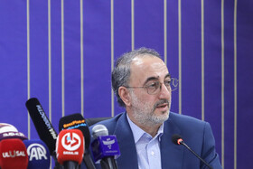 محمد اسحاقی معاون پژوهشی موسسه انقلاب اسلامی در نشست خبری حقوق ملت و آزادی‌های مشروع در منظومه فکری مقام معظم رهبری