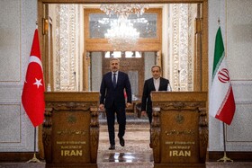 نشست خبری هاکان فیدان، وزیر خارجه ترکیه و سیدعباس عراقچی، وزیر خارجه ایران