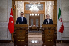 نشست خبری هاکان فیدان، وزیر خارجه ترکیه و سیدعباس عراقچی، وزیر خارجه ایران