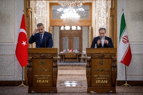 نشست خبری هاکان فیدان، وزیر خارجه ترکیه و سیدعباس عراقچی، وزیر خارجه ایران