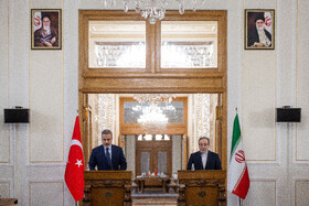 نشست خبری هاکان فیدان، وزیر خارجه ترکیه و سیدعباس عراقچی، وزیر خارجه ایران