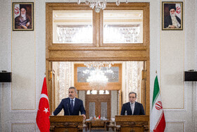 نشست خبری هاکان فیدان، وزیر خارجه ترکیه و سیدعباس عراقچی، وزیر خارجه ایران