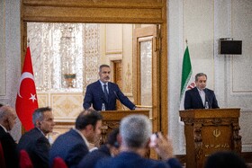 نشست خبری هاکان فیدان، وزیر خارجه ترکیه و سیدعباس عراقچی، وزیر خارجه ایران