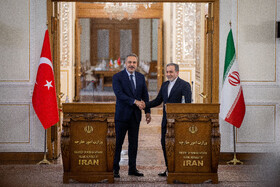 نشست خبری هاکان فیدان، وزیر خارجه ترکیه و سیدعباس عراقچی، وزیر خارجه ایران