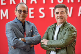 حسن امجدی «تهیه کننده » و محمد علی صفورا «کارگردان» فیلم پس از عاشقی در پنجمین روز از جشنواره جهانی فیلم فجر - شیراز