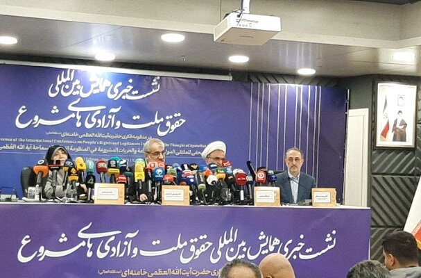 اسحاقی: رهبر انقلاب آزادی و حقوق ملت را بررسی کرده اند