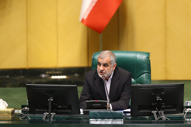 نیکزاد: هیچ استیضاحی از دستور کار مجلس خارج نشده است