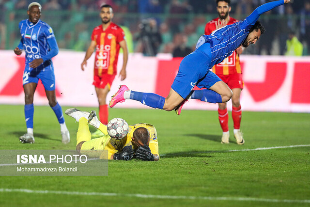 یک مربی: گویا می‌خواهند استقلال خوزستان سقوط کند / فولاد در حال نابودی است