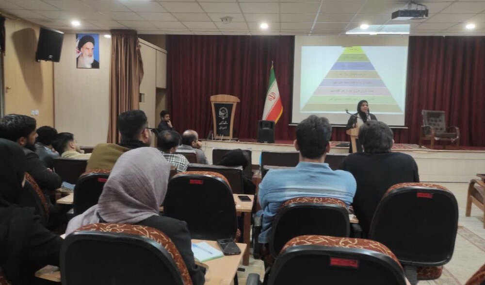 برگزاری کارگاه «اصول و فنون مناظره و فن بیان» چهاردهمین دوره مسابقات مناظره دانشجویان خراسان‌ جنوبی 