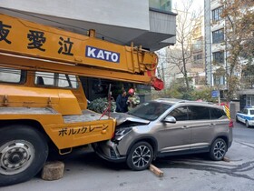 مرگ اپراتور جرثقیل در حادثه صبحگاهی خیابان شریعتی/ هشدار آتش‌نشانی درباره نواقص فنی و ایمنی جرثقیل‌ها