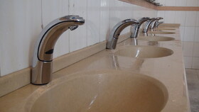 اهدای شیرآلات کاهنده مصرف آب به مدارس و ادارات همدان