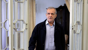 عیادت پزشکیان از سقاب اصفهانی 