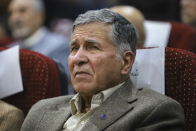 محمدجعفر یاحقی، استاد ممتاز دانشگاه فردوسی مشهد در شب هفتاد سالگی گروه زبان و ادبیات فارسی دانشگاه فردوسی مشهد