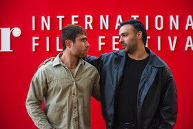 «سامان صفاری» و «روح الله زمانی» بازیگران فیلم «پل» در ششمین روز از جشنواره جهانی فبلم فجر - شیراز