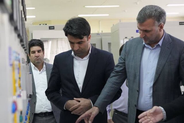 شهرستان ملکشاهی از تولید سیلیکومنگنز تا پرورش شترمرغ