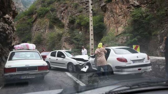 عکس خبر تزئینی است ریختن گازوییل در جاده یاسوج به بابامیدان سهوی یا عمدی؟/ رانندگان مراقب باشند