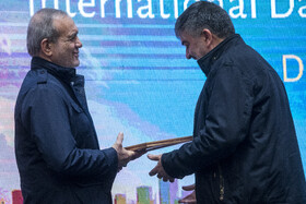 تقدیر از برگزیدگان توسط مسعود پزشکیان، رئيس جمهور در آیین گرامیداشت روز جهانی افراد دارای معلولیت 