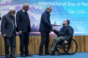 تقدیر از برگزیدگان توسط مسعود پزشکیان، رئيس جمهور و احمد میدری، وزیر کار در آیین گرامیداشت روز جهانی افراد دارای معلولیت 