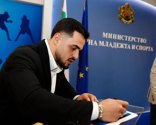 جواب رد غول بلغاری به شیخ‌های عرب؛ قهرمان المپیک در کشورش ماند