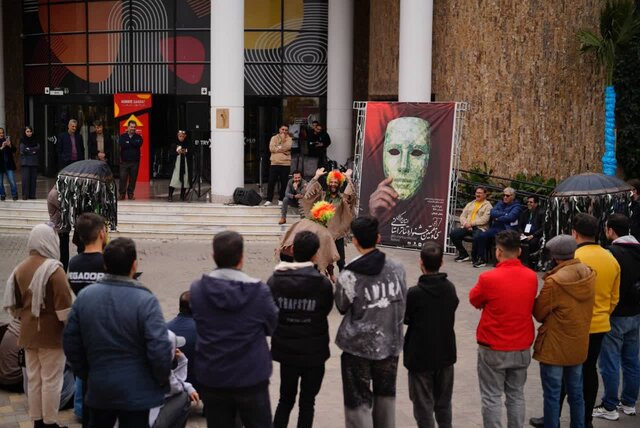 بخش خیابانی سی و هفتمین جشنواره تئاتر استان مرکزی آغاز بکار کرد