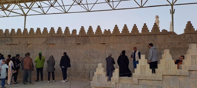 خارجی ها در تخت جمشید + عکس