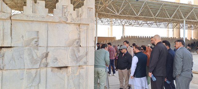 خارجی ها در تخت جمشید + عکس