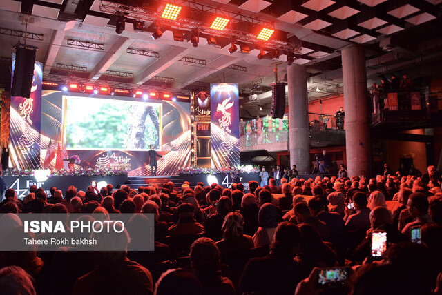 اختتامیه جشنواره جهانی فجر بدون نوری بیلگه جیلان با تقدیر از میرکریمی و آلفرد یعقوب زاده