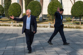 عبدالکریم حسین‌زاده، معاون توسعه روستایی رئیس‌جمهور و سعید اوحدی، رئيس بنیاد شهید در حاشیه جلسه هیات دولت - ۱۲ آذر