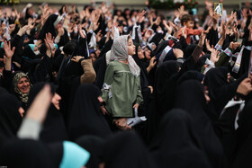 دیدار هزاران نفر از زنان و دختران با رهبر انقلاب