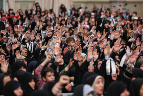 دیدار هزاران نفر از زنان و دختران با رهبر انقلاب