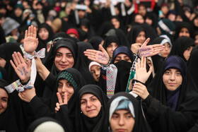 دیدار هزاران نفر از زنان و دختران با رهبر انقلاب