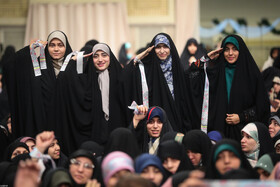 دیدار هزاران نفر از زنان و دختران با رهبر انقلاب
