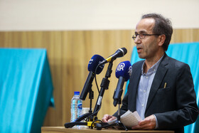 علی صادق‌زاده، پژوهشگر سازمان اسناد و کتابخانه ملی در آئین رونمایی مجموعه‌ٔ اسناد داخلی و خارجی