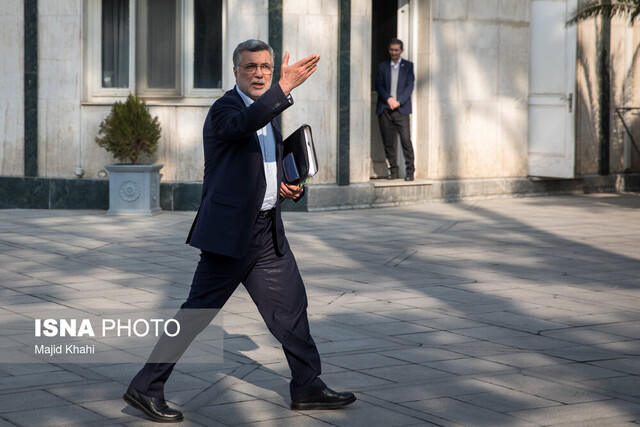 اصلاح قیمت مرغ/توضیح درباره تغییرات سهمیه کارت سوخت/توصیه وزیر بهداشت به گروه‌های پرخطر