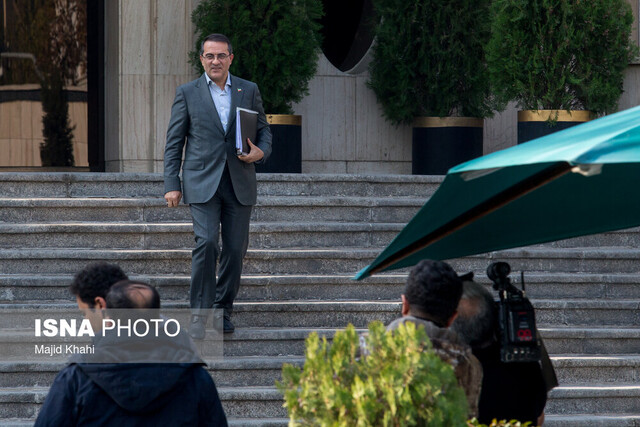 اصلاح قیمت مرغ/توضیح درباره تغییرات سهمیه کارت سوخت/توصیه وزیر بهداشت به گروههای پرخطر