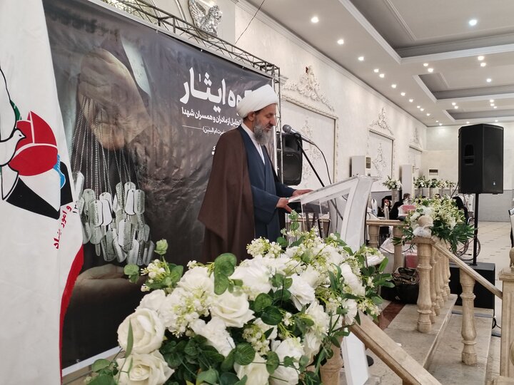 تجلیل از ۱۳۵ مادر و همسر شهید در قرچک