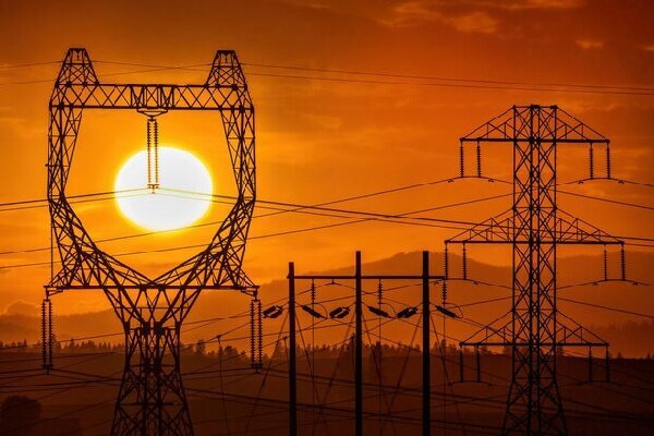 مدیر توزیع برق: استقبال سرمایه‌گذاران از انرژی‌های تجدیدپذیر، نویدبخش آینده‌ای روشن در حوزه انرژی است