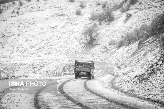 عکس تزئینی است ۲ محور فارس برفی هستند/ بارش باران در ۶ محور