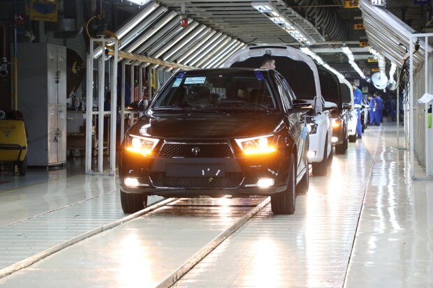 تحقق برنامه‌های تولید ایران‌خودرو/ اجرای برنامه‌های ارتقای کیفی هم‌زمان با افزایش تولید/ صفر شدن تعهدات معوق