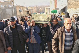 مراسم تشییع و تدفین پیکر مطهر شهید گمنام ۱۸ساله دفاع مقدس در همدان