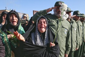 مراسم تشییع و تدفین پیکر مطهر شهید گمنام ۱۸ساله دفاع مقدس در همدان