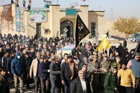 مراسم تشییع و تدفین پیکر مطهر شهید گمنام ۱۸ساله دفاع مقدس در همدان