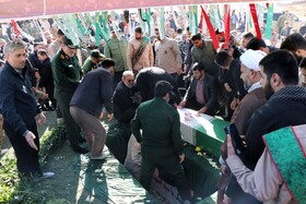 مراسم تشییع و تدفین پیکر مطهر شهید گمنام ۱۸ساله دفاع مقدس در همدان