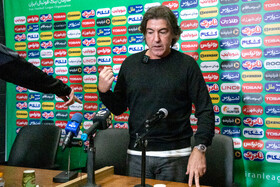 نشست خبری ریکاردو ساپینتو، سرمربی استقلال پیش از دیدار با پرسپولیس