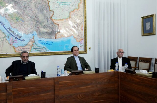 نشست مشترک عراقچی با نمایندگان دیپلمات