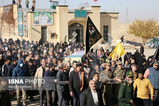 مراسم تشییع و تدفین پیکر مطهر شهید گمنام ۱۸ساله در همدان