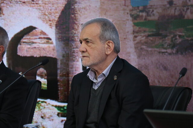 امضای سه تفاهم‌نامه سرمایه‌گذاری در حاشیه نشست رئیس جمهور با فعالان اقتصادی در یاسوج