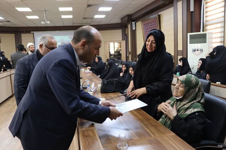 تجلیل از ۶۰ مادر و همسر شهید ورامینی در سالروز شهادت حضرت ام‌البنین(س)